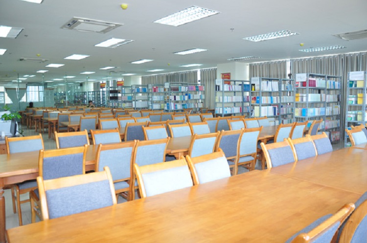 phòng đọc tại thư viện nghiệp vụ cảnh sát