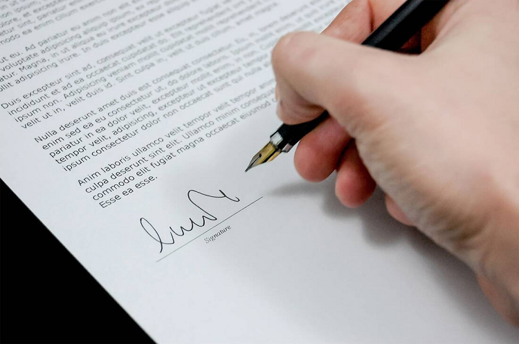 Signature item